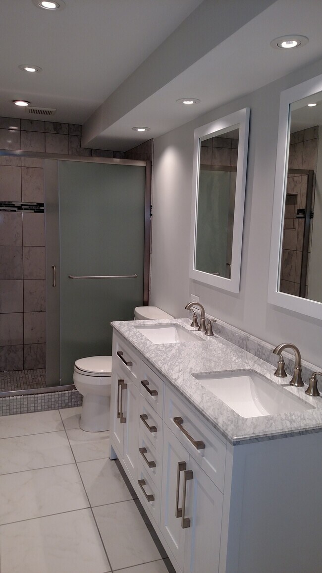New Bathroom - 475 Plum Creek Dr