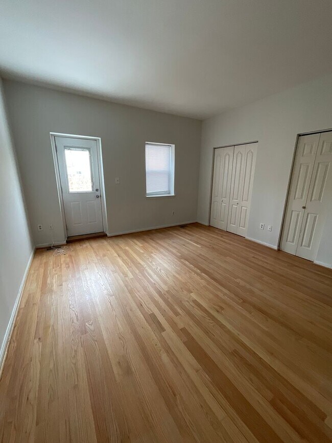 Building Photo - 211 Bates St NW