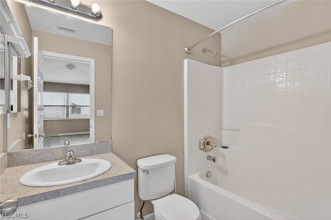 Building Photo - 848 Holmes Ave