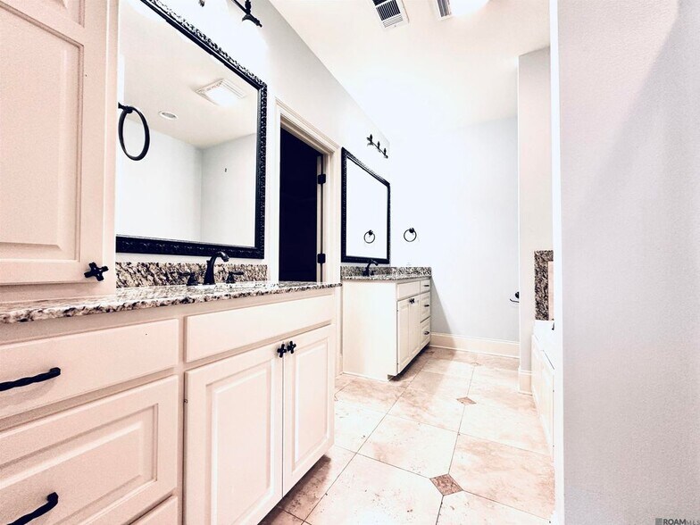 Building Photo - 747 Portula Ave