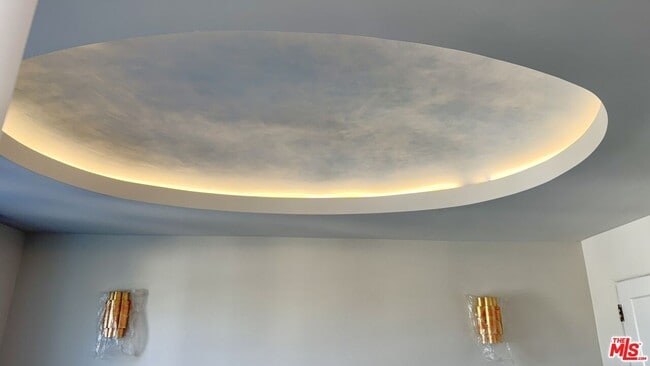 Building Photo - 1302 N Sweetzer Ave