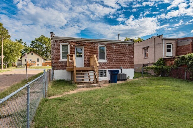 Building Photo - 4048 Walsh St