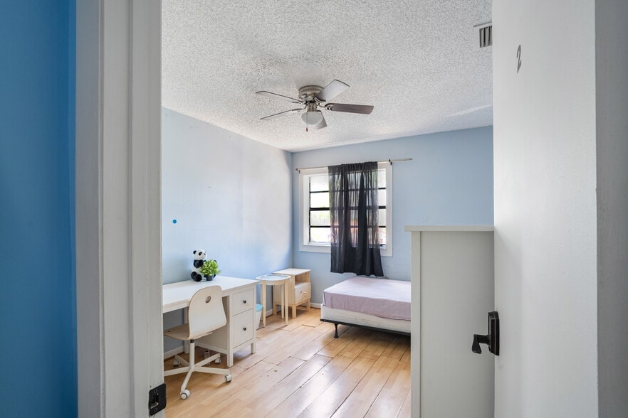 Building Photo - 1062 SW 135th Pl