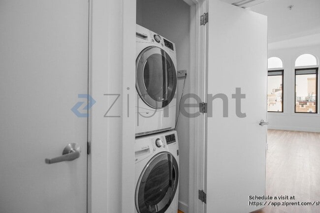 Building Photo - 1755 Broadway