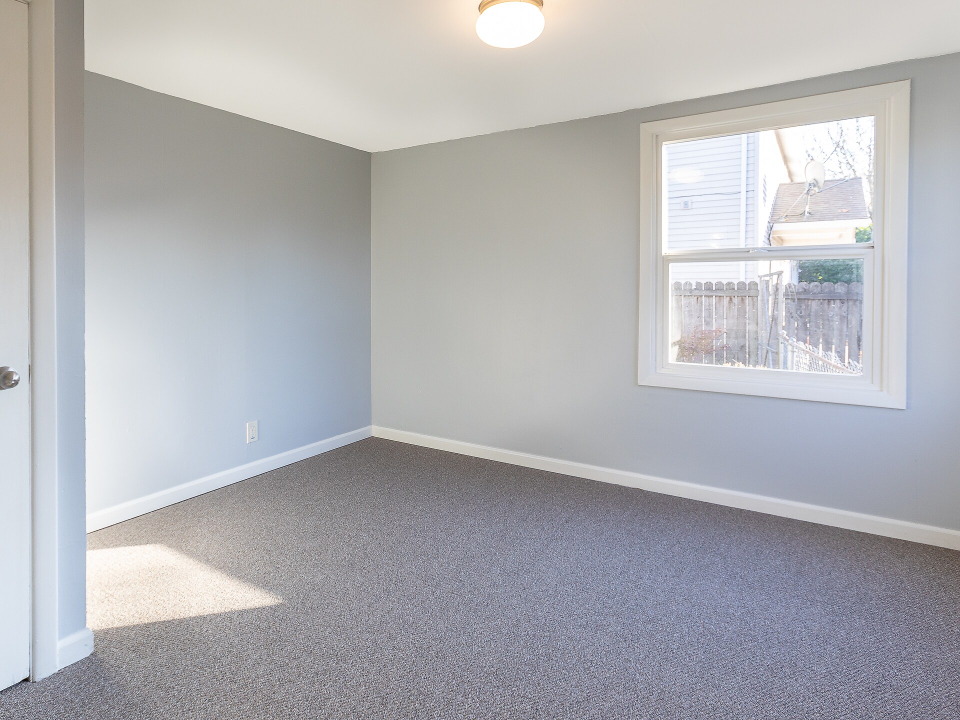 Building Photo - 540 SE 151st Ave