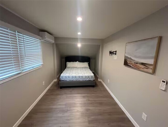 Building Photo - 181 N Waverly St