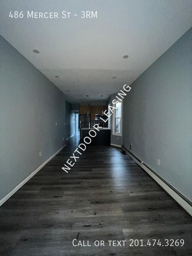 Building Photo - 486 Mercer St