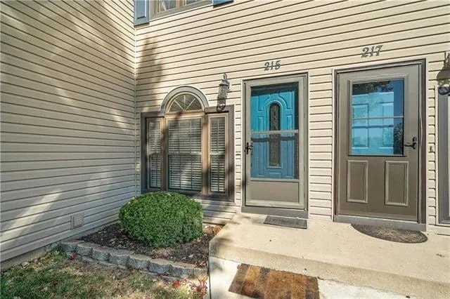 Building Photo - 215 Stonebridge Ln