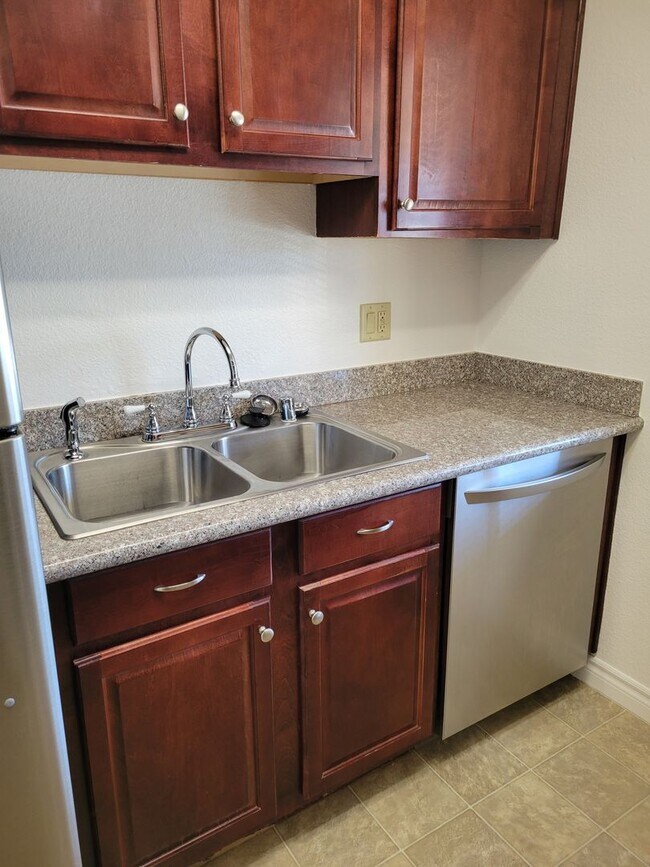 Building Photo - 5163 Indian River Dr