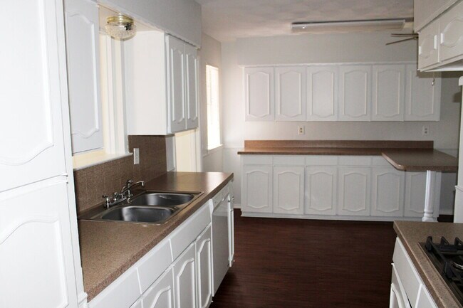 Building Photo - "Charming, Bedford home with Dual Living Spaces, Bonus Room, and a Spacious Backyard!"