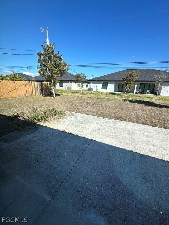 Building Photo - 4521 SW 9th Ave