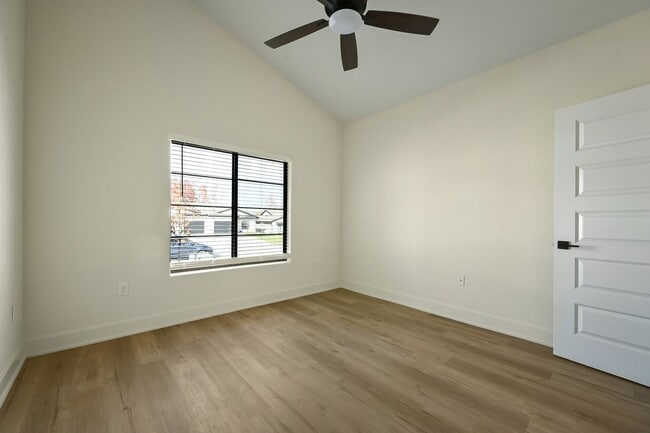 Building Photo - 100-102 Amberwood Ct