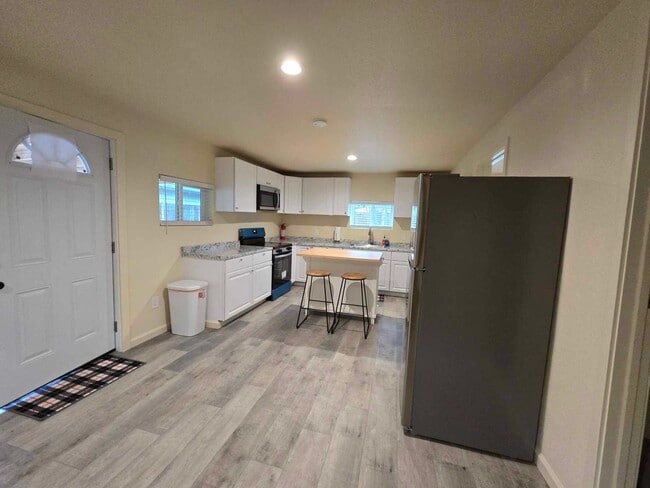 Building Photo - 398schindlerstreet.is4lease.com