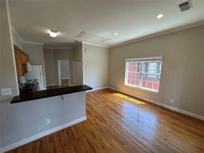 Building Photo - 508 W Clay St