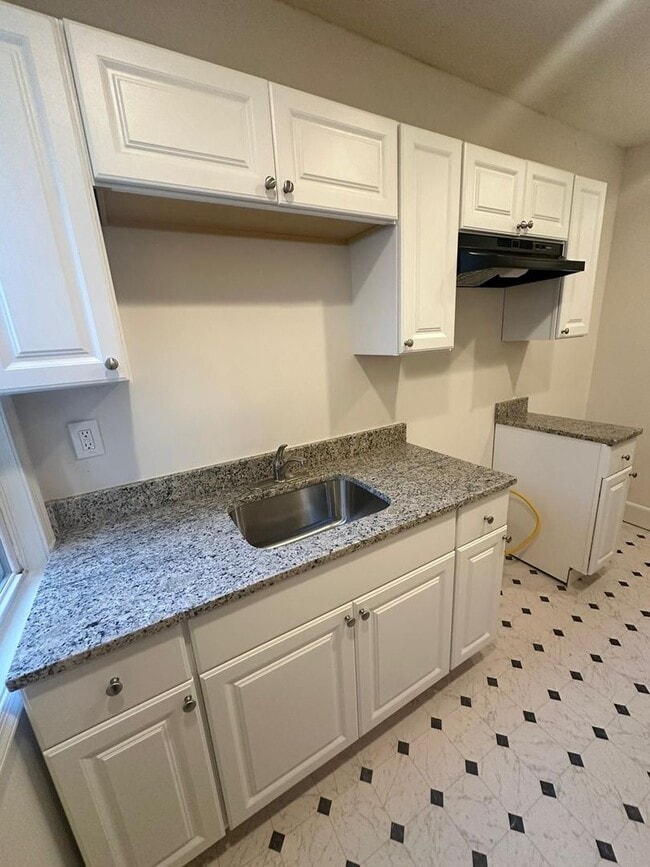 Building Photo - 2761 Baker St