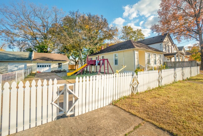 Building Photo - 3216 Marne Ave