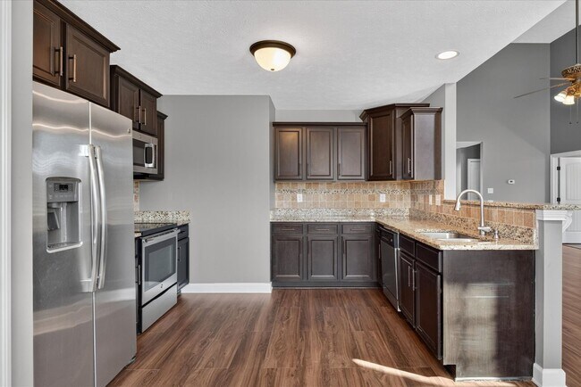 Building Photo - 645 Fox Hound Dr