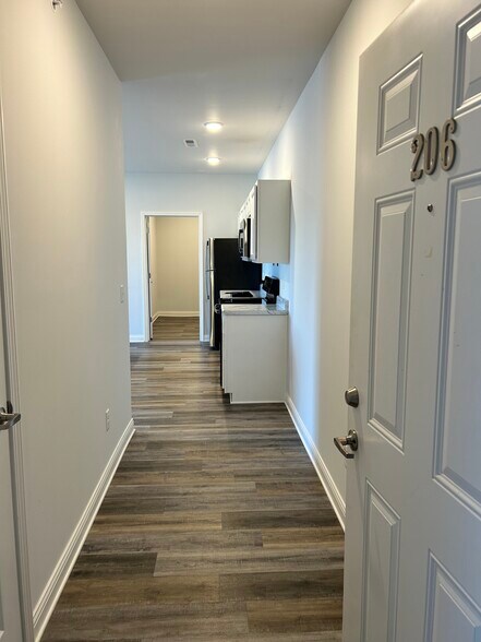 Building Photo - 530 Regency Cir