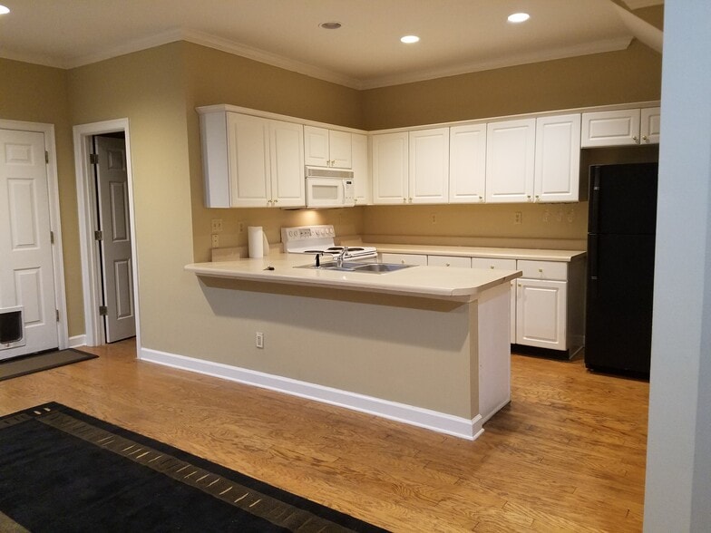 Building Photo - 104 Island Crest Cir