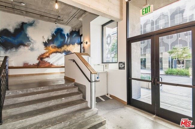 Building Photo - 330 W 11th St