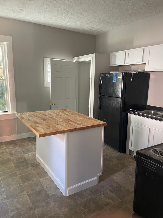 Kitchen - 646 Oak St