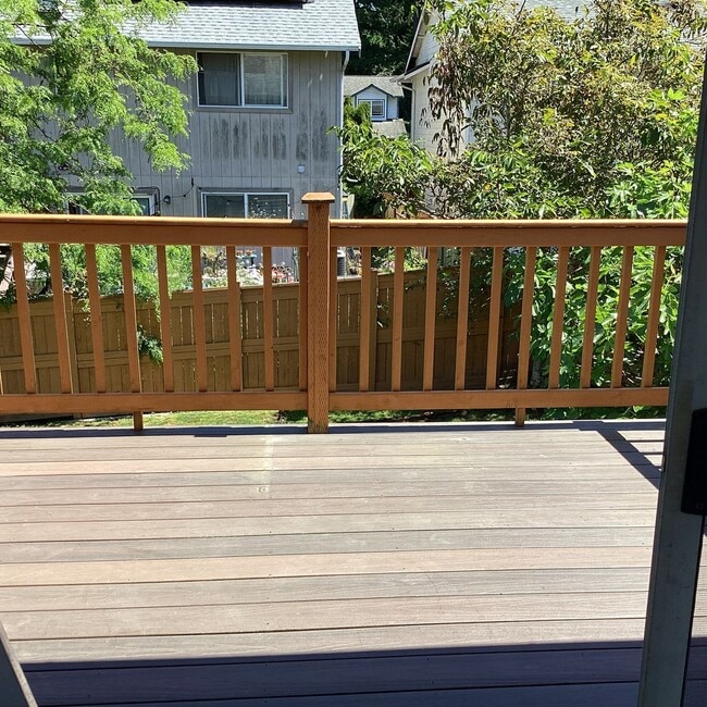 Building Photo - Updated 4 bedroom in The Desirable Merrill...