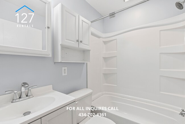 Building Photo - Charming 1-Bedroom Apartment on Historic R...
