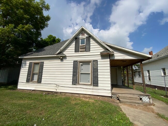 Primary Photo - 526 Harvey St
