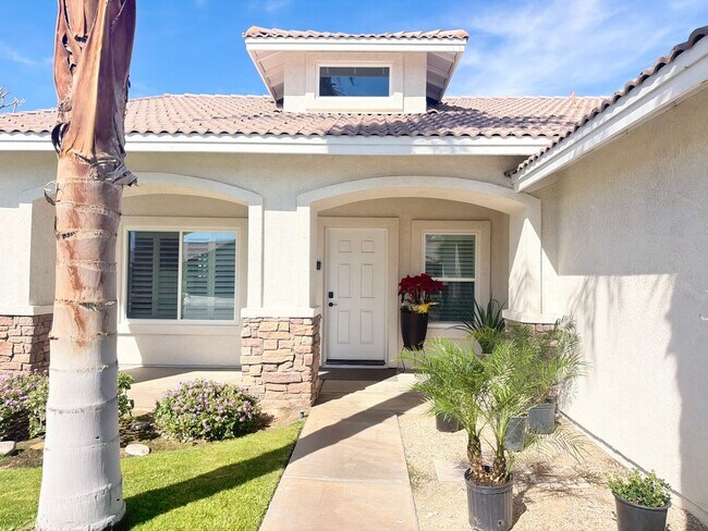 Building Photo - AVAILABLE NOW!! GORGEOUS 4 Bedroom 2 Bathroom Home in La Quinta.