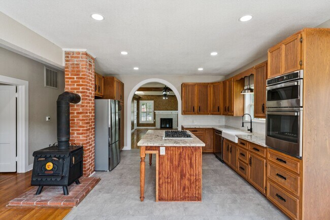 Building Photo - 3/2 Remodeled Home in Lampasas