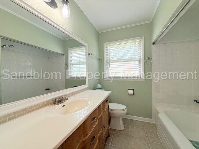 Building Photo - 3737 E 37th Pl