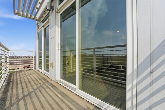 Building Photo - 6955 Turtlewood Dr