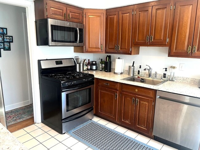 Building Photo - 8717 Karlov Ave