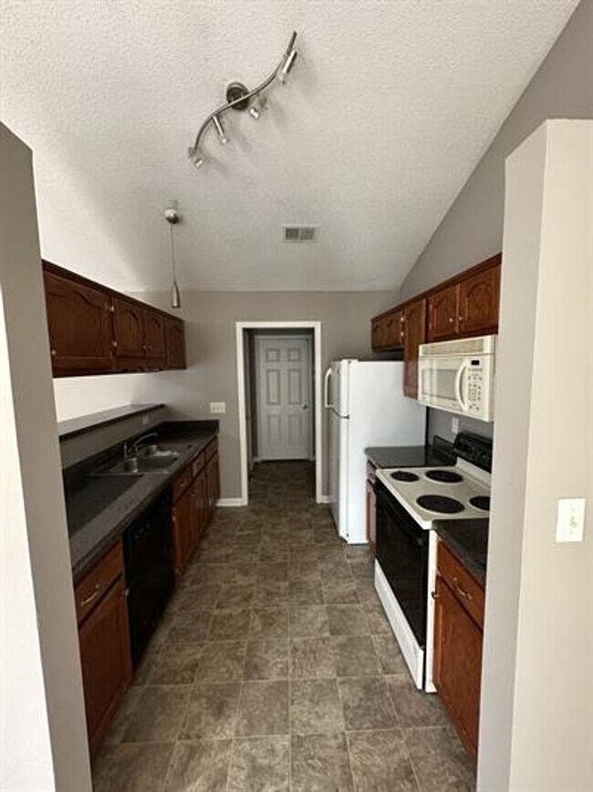 Building Photo - Cozy Yet Spacious – 3-Bedroom Cordova Home...