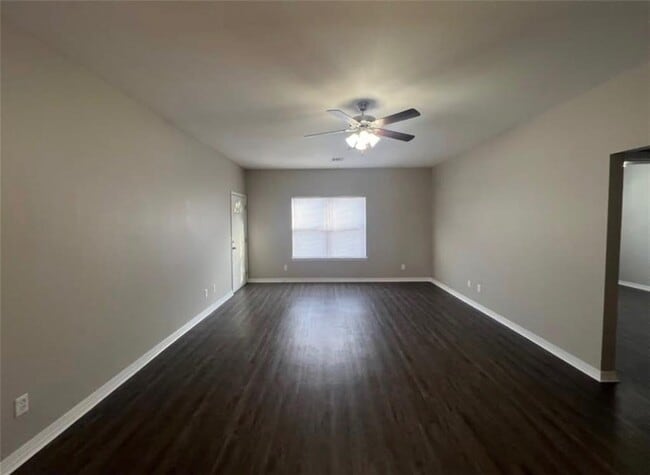 Building Photo - 3010 SE J St