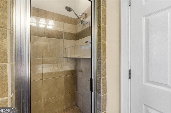 Building Photo - 728 Markhams Dr