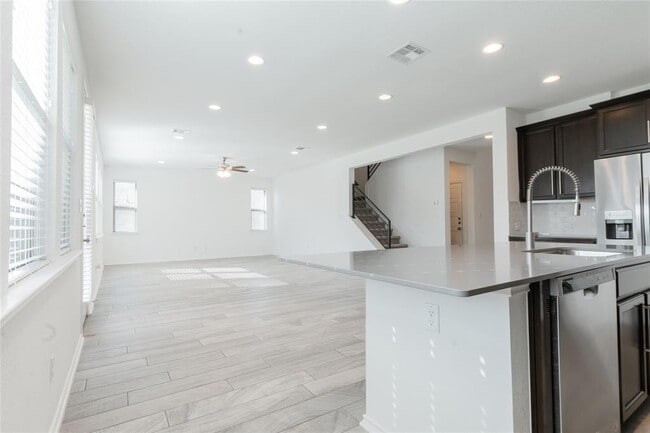 Building Photo - 1333 Terrace View Dr