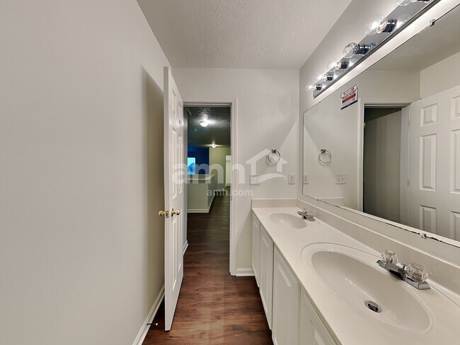 Building Photo - 2874 Meadow Point