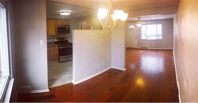 Building Photo - 2340 1/2 Buena Vista