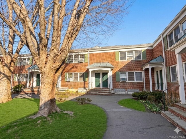 Building Photo - 580 Bedford Rd