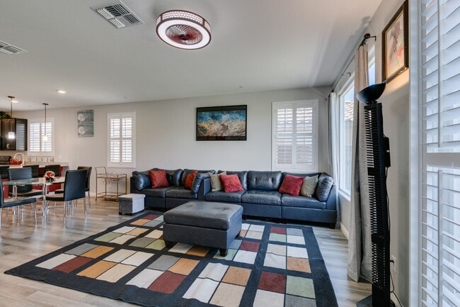 Building Photo - Furnished 5-Bedroom Home with Two Primary Suites