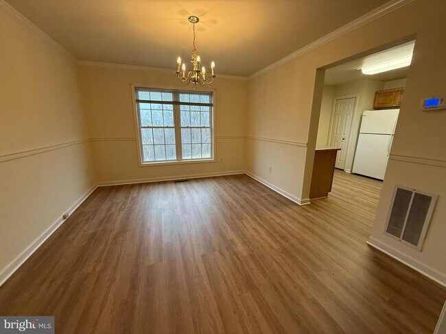 Building Photo - 700 E H St