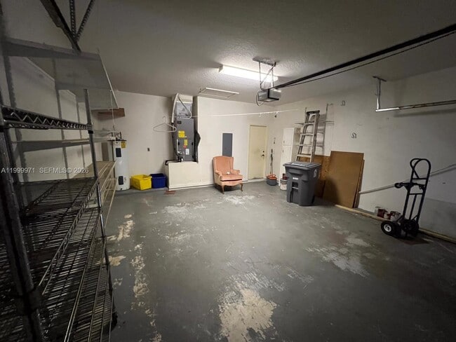 Building Photo - 7363 Via Luria