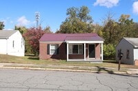 Building Photo - Charming 3 Bedroom Brick Home