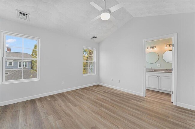 Building Photo - 47 Windsor Rd