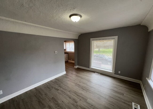 Building Photo - Cozy 2-Bedroom Duplex Minutes from Independence Square