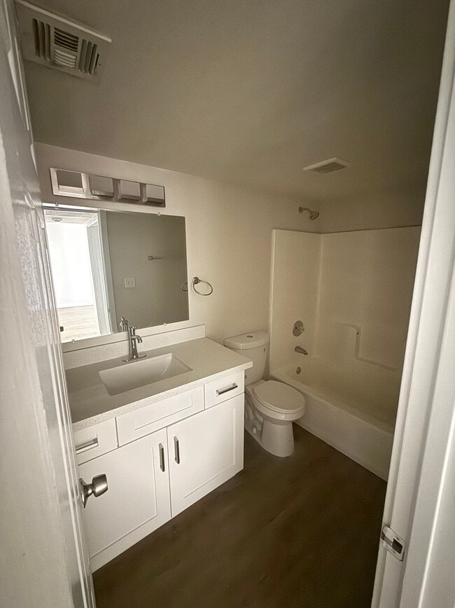 Building Photo - Central Phoenix Townhome Oasis – 2 Bed, 2 Bath, Gated with Pool!