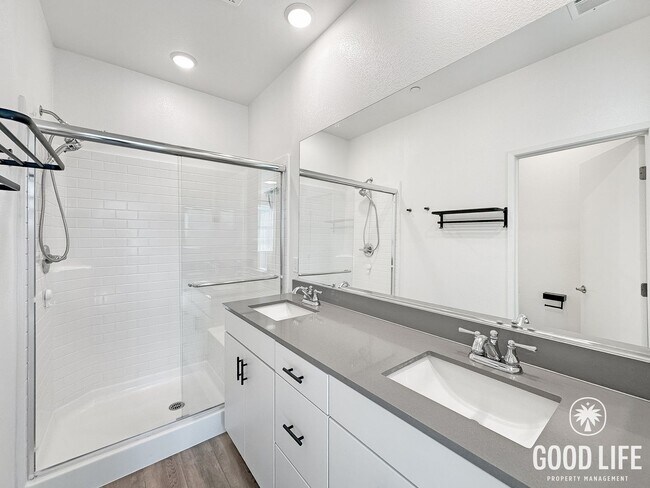 Building Photo - Luxury 3-Level 4BR Home | 1,696 Sq Ft | New Build San Diego Living