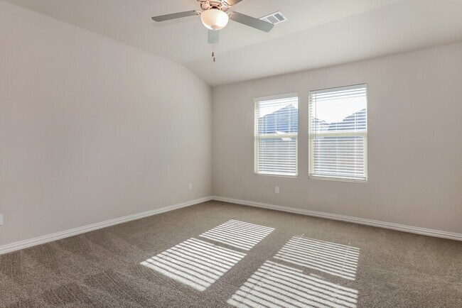 Building Photo - 1331 Black Canyon Ave