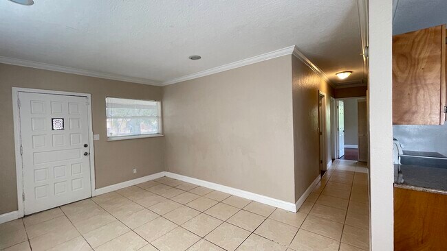 Building Photo - 46 NE 171 St